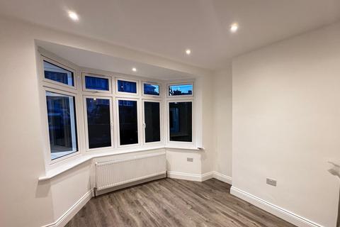 3 bedroom terraced house to rent, The Ridgeway, Colindale, NW9