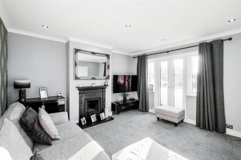 3 bedroom flat for sale, Beechwood Park, South Woodford