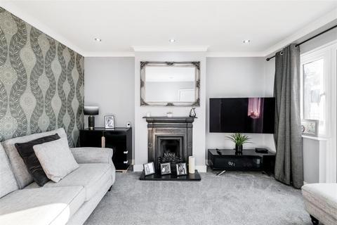 3 bedroom flat for sale, Beechwood Park, South Woodford