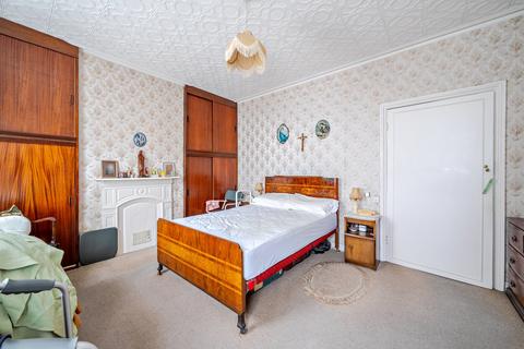 3 bedroom terraced house for sale, Chestnut Grove, Balham SW12