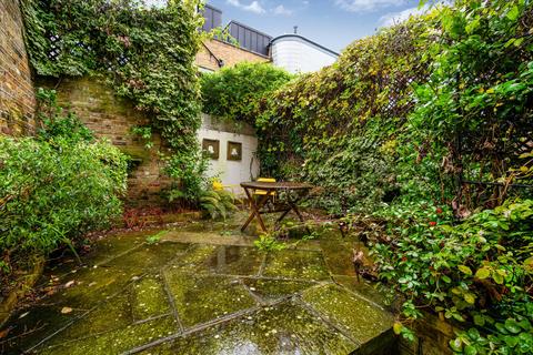 3 bedroom terraced house to rent, Arlington Avenue, London, N1