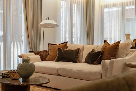 3 bedroom flat to rent, Mayfair, London, W1J