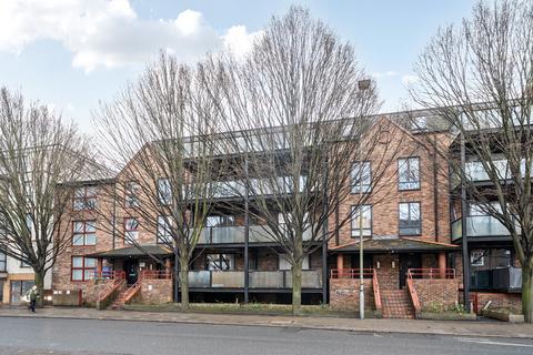 1 bedroom flat to rent, London Road, Kingston Upon Thames, Surrey, KT2