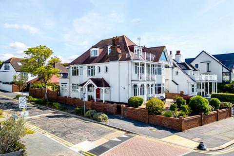 undefined, Westcliff-on-sea SS0