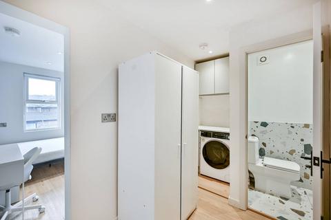 Studio to rent, Hawks Road, Kingston, Kingston upon Thames, KT1