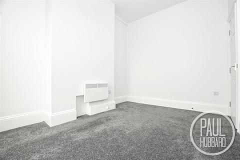 2 bedroom apartment to rent, London Road North, Lowestoft