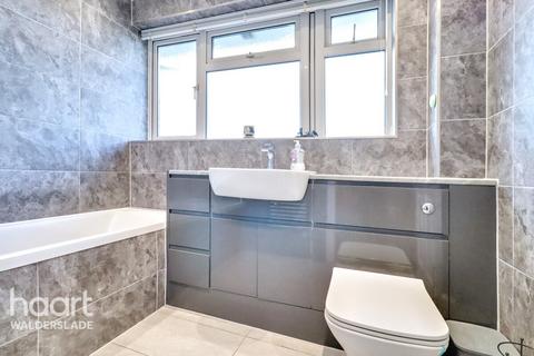3 bedroom end of terrace house for sale, Derby Road, Chatham