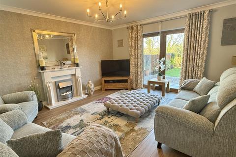 4 bedroom detached house for sale, Heol Llanelli, Pontyates, Llanelli