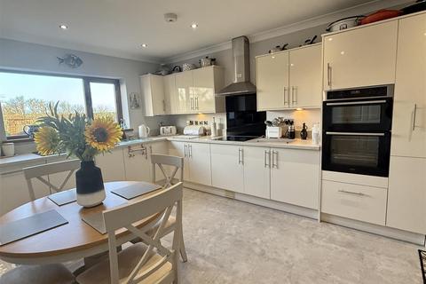 4 bedroom detached house for sale, Heol Llanelli, Pontyates, Llanelli