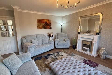 4 bedroom detached house for sale, Heol Llanelli, Pontyates, Llanelli