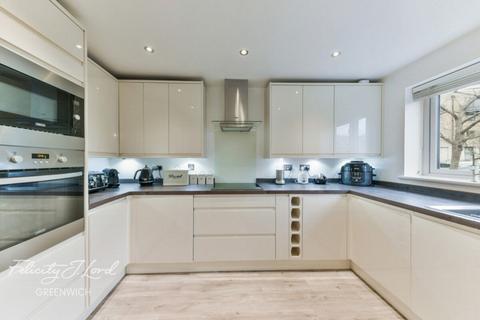 3 bedroom terraced house for sale, 152 Basevi Way, LONDON SE8 3JT