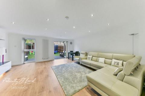 3 bedroom terraced house for sale, 152 Basevi Way, LONDON SE8 3JT