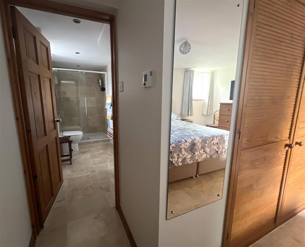 Bedroom 3 (Master)