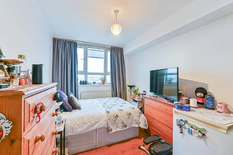 2 bedroom flat for sale, Grantham Road, Brixton, London, SW9