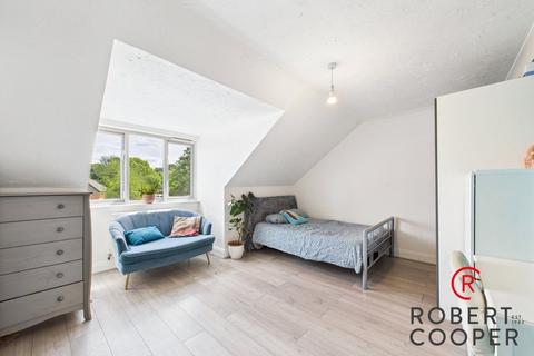 3 bedroom terraced house to rent, Owen Close, Northolt, UB5