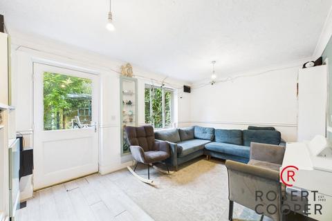 3 bedroom terraced house to rent, Owen Close, Northolt, UB5