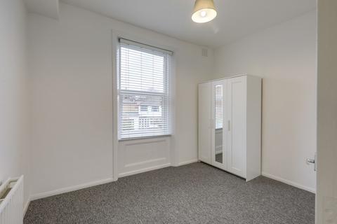 3 bedroom flat to rent, Devonshire Road, London, SE23