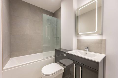 2 bedroom flat to rent, High Road, Wembley, HA0