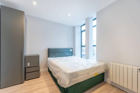 2 bedroom flat to rent, High Road, Wembley, HA0
