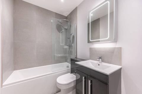 2 bedroom flat to rent, High Road, Wembley, HA0