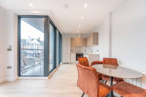 2 bedroom flat to rent, High Road, Wembley, HA0
