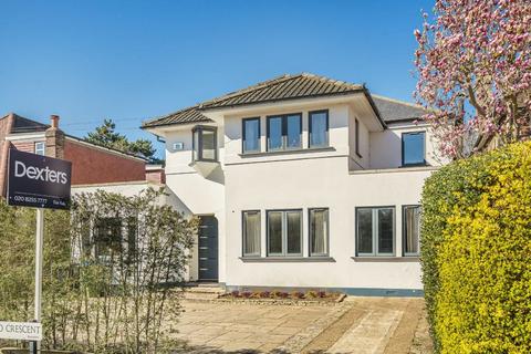 Ormond Crescent, Hampton TW12