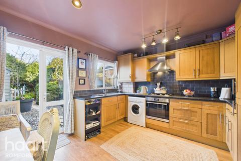 2 bedroom end of terrace house for sale, Wolseley Road, Romford, RM7 0BS