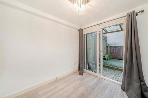 2 bedroom flat for sale, Belmont Street, London NW1