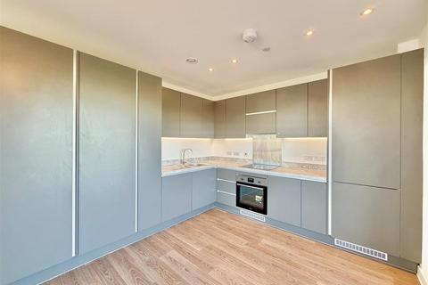 2 bedroom apartment to rent, New Road, Feltham TW14