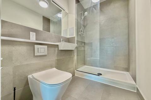 2 bedroom apartment to rent, New Road, Feltham TW14
