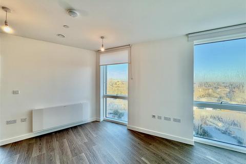 2 bedroom apartment to rent, New Road, Feltham TW14