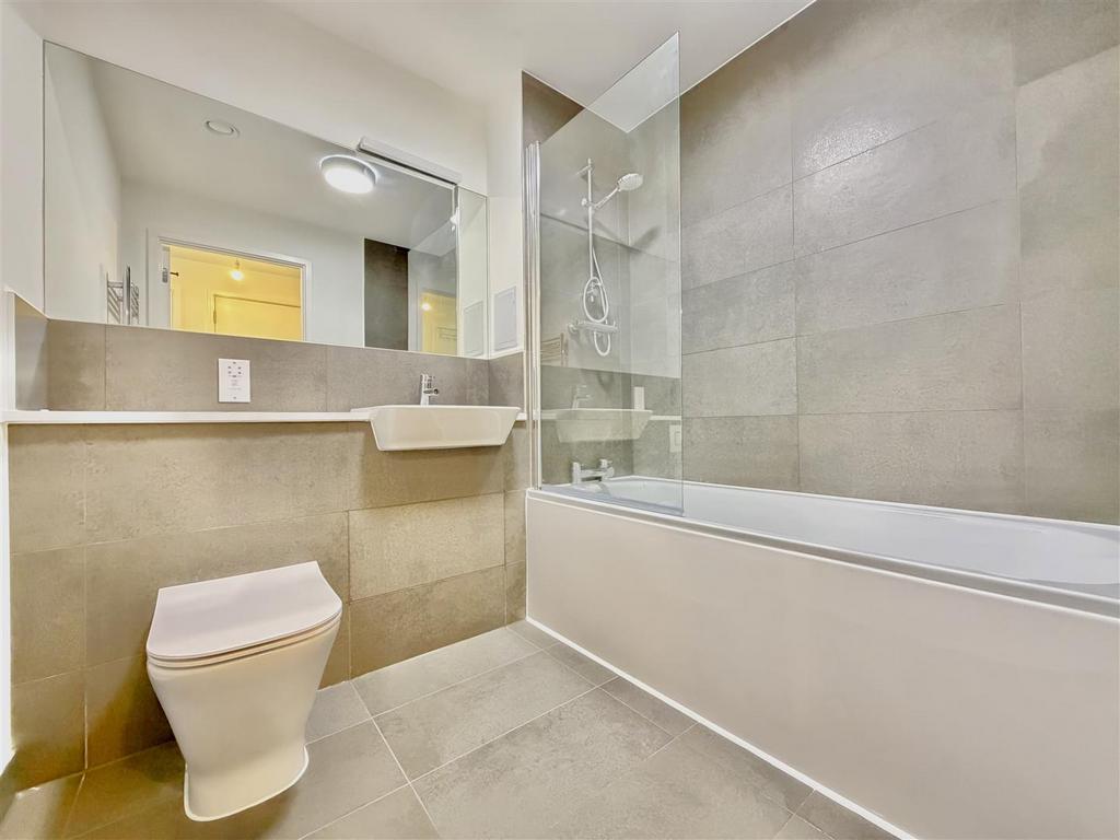 Family Bathroom/ WC