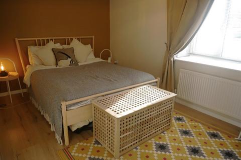 2 bedroom terraced house for sale, Highgrove Close, Calne