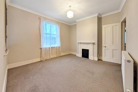 3 bedroom end of terrace house to rent, Rawstorn Road, Colchester