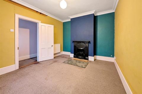 3 bedroom end of terrace house to rent, Rawstorn Road, Colchester