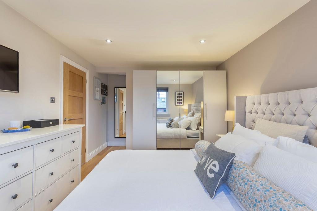 Principal bedroom