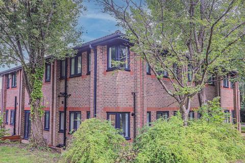 2 bedroom flat to rent, Parklands, Denmead, PO7