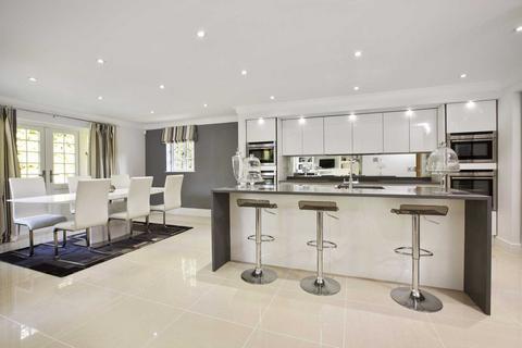 5 bedroom detached house to rent, Burleigh Park, Cobham, KT11