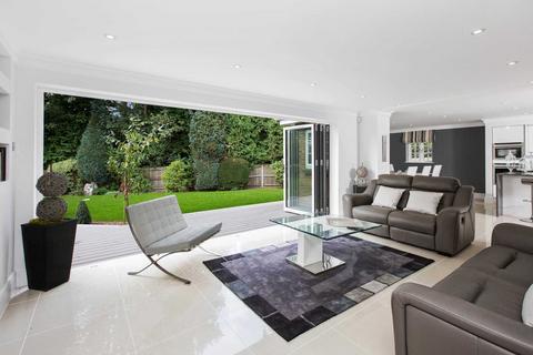 5 bedroom detached house to rent, Burleigh Park, Cobham, KT11
