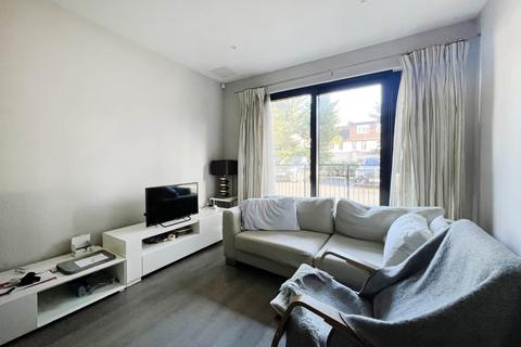 1 bedroom flat to rent, Coombe Road, New Malden