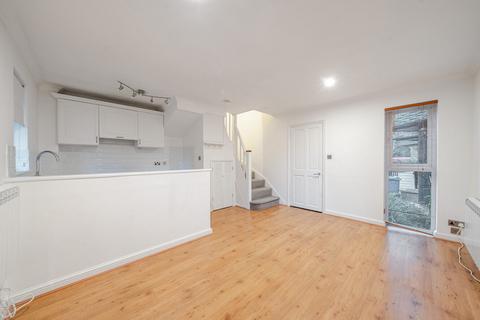 1 bedroom terraced house for sale, Tillett Square, London, SE16