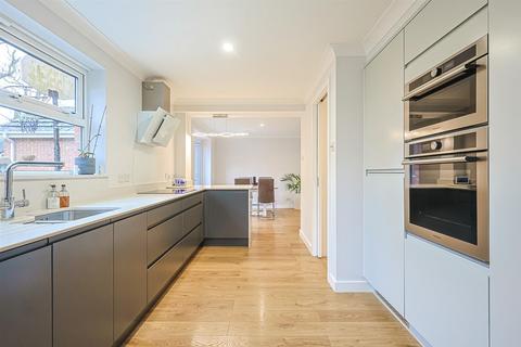 4 bedroom detached house for sale, Laburnum Way, Rayleigh SS6