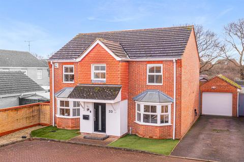 4 bedroom detached house for sale, Laburnum Way, Rayleigh SS6