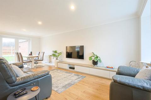 4 bedroom detached house for sale, Laburnum Way, Rayleigh SS6
