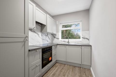 2 bedroom apartment for sale, Oakdene Court, Walton-on-Thames, KT12