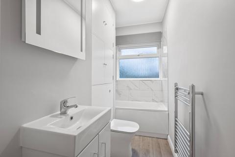 2 bedroom apartment for sale, Oakdene Court, Walton-on-Thames, KT12