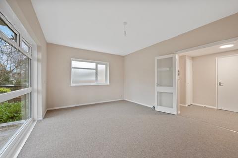 2 bedroom apartment for sale, Oakdene Court, Walton-on-Thames, KT12