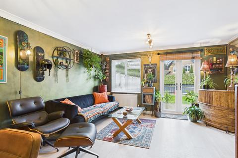 3 bedroom end of terrace house for sale, Stratfield Avenue, Tadley, RG26