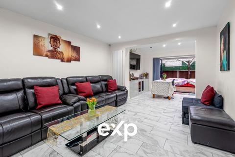 4 bedroom terraced house for sale, Grafton Court, Feltham TW14