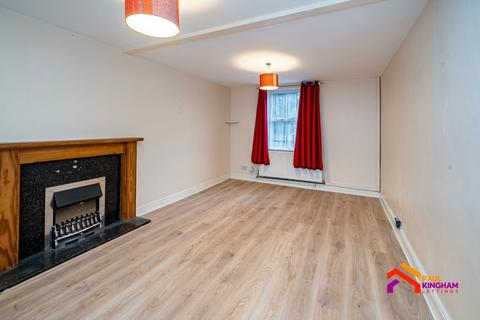 3 bedroom semi-detached house to rent, Hill Street, High Wycombe HP13